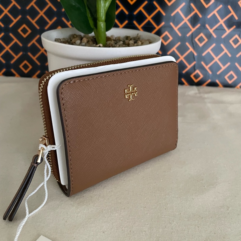NWT , tory burch Emerson mini wallet brown